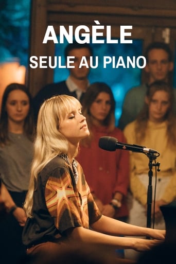 Angèle, seule au piano